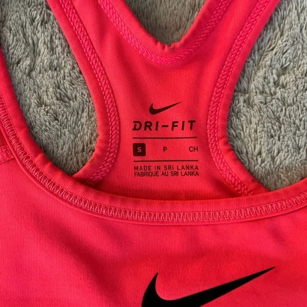 Girl’s Nike Dri-Fit Hot Pink Sports Bra-size Small